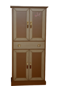 scarpiera per ingresso in legno massello, scarpiera elegante in legno, scarpiera alta 4 ante, mobile artigianale con cassetto, scarpiera color miele e nocciola, scarpiera pronta consegna, scarpiera in legno massello, wooden shoe cabinet, tall shoe storage unit, 4-door shoe rack, elegant wood cabinet, shoe cabinet with drawer, handcrafted wooden shoe cabinet