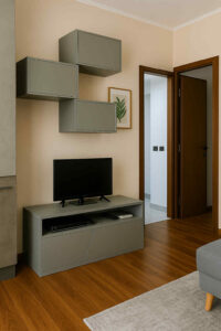 mobile porta TV moderno, mobile soggiorno in legno, mobili soggiorno su misura, parete attrezzata minimal, mobili sospesi da soggiorno, mobile basso porta TV, design italiano soggiorno, arredamento moderno salotto, mobile grigio opaco, porta TV con cassetto e vano a giorno, mobili salotto eleganti, parete soggiorno compatta, mobili artigianali su misura, arredamento zona living, mobile TV con contenitori sospesi, parete attrezzata piccola L 90 CM
