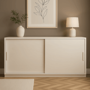 madia in frassino, madia moderna in legno, madia con ante scorrevoli, madia artigianale su misura, mobile basso elegante, madia profonda 60 cm, madia in legno massello, mobili moderni artigianali, arredo soggiorno moderno, madia minimal in legno chiaro, madia personalizzabile, madia in frassino chiaro, madia design italiano, madia per zona living, madia elegante con ante scorrevoli, madia su misura artigianale, mobile contenitore in legno, arredamento made in Italy, mobili in legno di qualità, madia legno chiaro contemporanea