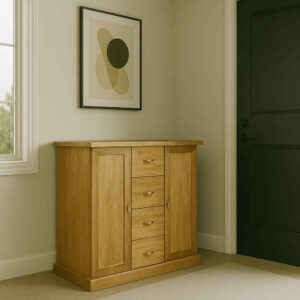 credenza classica in legno, madia classica L 110, mobile ingresso stile classico, credenza legno massello, credenza classica con cassetti, mobile con ante a telaio, mobile contenitore in legno, credenza con zoccolo pieno, madia legno chiaro classica, credenza artigianale italiana, mobile con cappello sporgente, credenza elegante in stile tradizionale