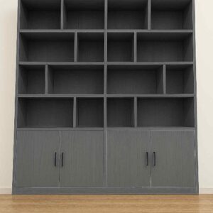 libreria moderna in legno massello di lusso, libreria moderna in legno, libreria grigia, mobile libreria con ante, libreria su misura, libreria con vani asimmetrici, libreria elegante, mobile contenitore soggiorno, libreria da parete, arredo soggiorno moderno, libreria artigianale, modern wooden bookcase, grey bookcase, custom bookshelf, bookshelf with cabinet doors, asymmetrical shelving unit, elegant bookcase, wall-mounted bookcase, living room storage unit, contemporary bookcase design, handcrafted bookshelf