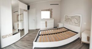 camera moderna in legno massello, camera design, camera moderna in frassino massello, camera bianca in legno frasisno massello