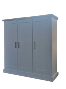 armadio scarpiera su misura, armadio scarpiera basso ma largo in legno, armadio scarpiera legno massello, armadio scarpiera con ante, scarpiera legno bianco, scarpiera bassa in legno, scarpiera a 3 ante, mobile ingresso elegante, scarpiera artigianale, scarpiera legno massello, mobile contenitore scarpe, scarpiera su misura, scarpiera battente legno, low wooden shoe cabinet, 3-door shoe cabinet, elegant hallway furniture, artisan shoe cabinet, solid wood shoe storage, shoe cupboard, custom shoe unit, hinged door shoe cabinet