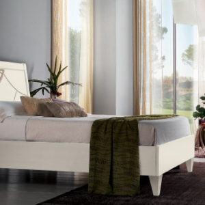 camera moderna legno massello con comodini sfalsati, camera matrimoniale moderna legno massello, camera da letto matrimoniale legno