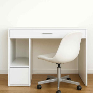 scrivania bianca moderna, scrivania salvaspazio, scrivania compatta per studio, scrivania piccola con cassetto, arredo ufficio minimal, scrivania per cameretta, postazione smart working compatta, scrivania bianca opaca, scrivania con vano a giorno, scrivania semplice per casa