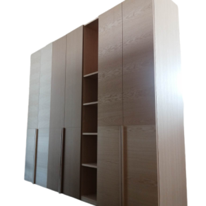 armadio_moderno_in_legno_con_vanoa__giorno__armadio_moderno_in_legno_ante_battenti_e_ripiani_a_vista__armadio_in_legno_moderno_con_libreria__armadio_moderno_ante_battenti_legno_massello