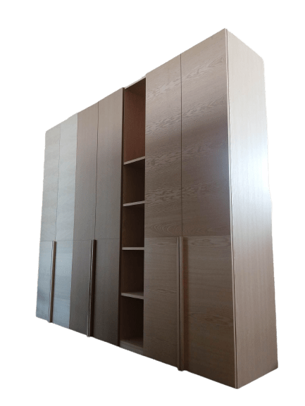 armadio_moderno_in_legno_con_vanoa__giorno__armadio_moderno_in_legno_ante_battenti_e_ripiani_a_vista__armadio_in_legno_moderno_con_libreria__armadio_moderno_ante_battenti_legno_massello
