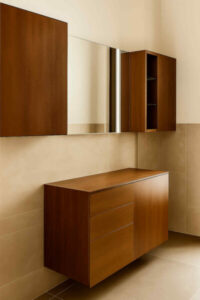 arredo bagno completo in legno moderno, composizione bagno moderno, composizione bagno design moderno, arredo moderno in legno per bagno