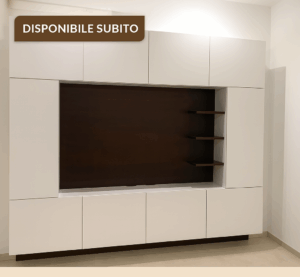 parete soggiorno moderna, mobile soggiorno moderno, parete attrezzata moderna, parete attrezzata bianca, mobile TV in legno massello, soggiorno grezzo in legno, parete attrezzata disponibile subito, parete soggiorno su misura, mobile soggiorno personalizzabile, parete moderna bianco e legno, art seven living milano, soggiorno moderno disponibile, composizione soggiorno artigianale, mobile grezzo pronto da verniciare