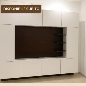 parete soggiorno moderna, mobile soggiorno moderno, parete attrezzata moderna, parete attrezzata bianca, mobile TV in legno massello, soggiorno grezzo in legno, parete attrezzata disponibile subito, parete soggiorno su misura, mobile soggiorno personalizzabile, parete moderna bianco e legno, art seven living milano, soggiorno moderno disponibile, composizione soggiorno artigianale, mobile grezzo pronto da verniciare