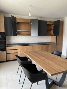 cucina moderna in legno, cucina ante grigio antracite, cucina su misura, cucina artigianale moderna, cucina design moderno, cucina L 450 in legno